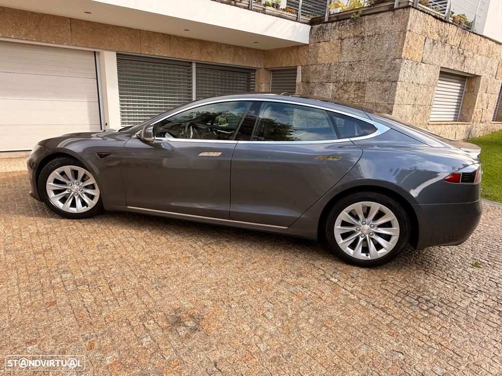 Tesla Model S - 8