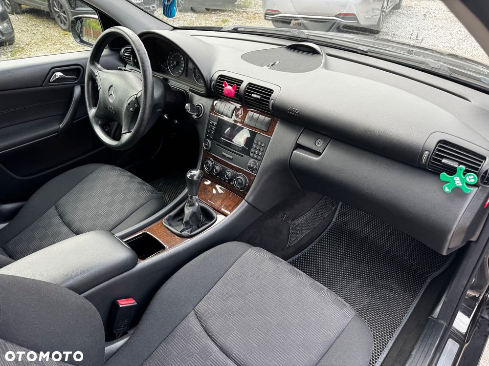 Mercedes-Benz Klasa C 180 Kompressor Avantgarde - 36
