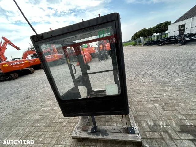Cabina marca Hitachi - 5