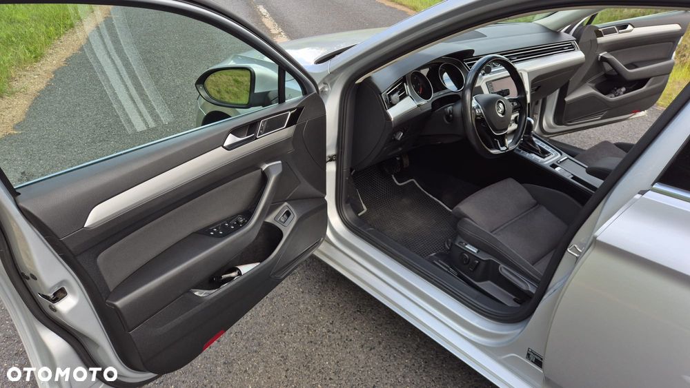 Volkswagen Passat 2.0 TDI SCR 4Mot DSG Comfortline - 21