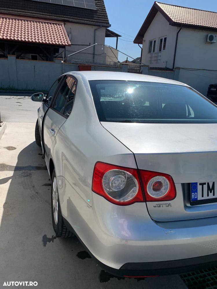Volkswagen Jetta - 11