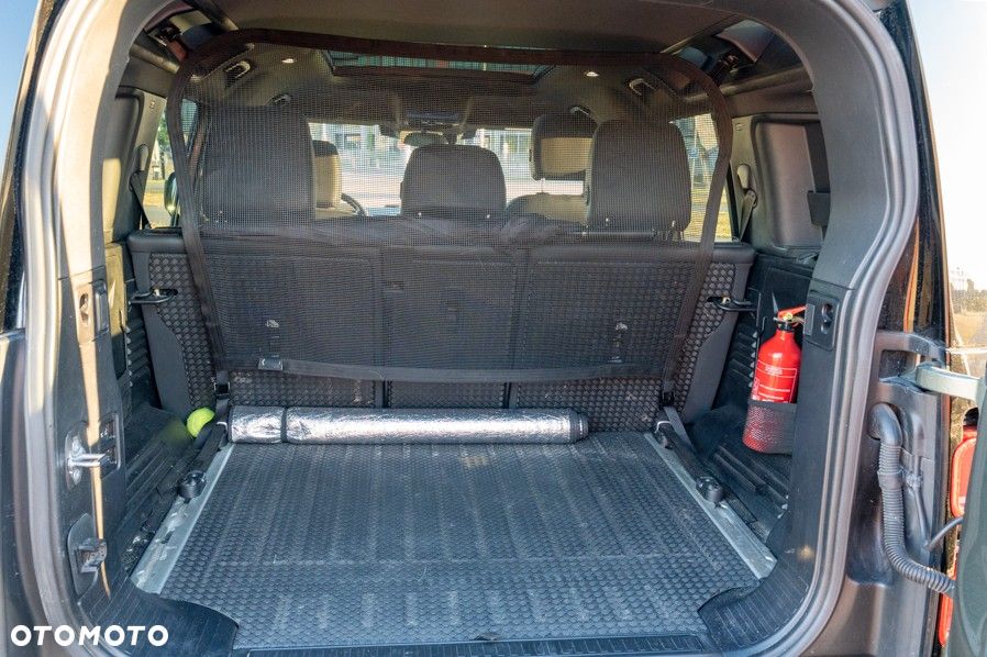 Land Rover Defender 3.0 D250 mHEV X-Dynamic SE - 17