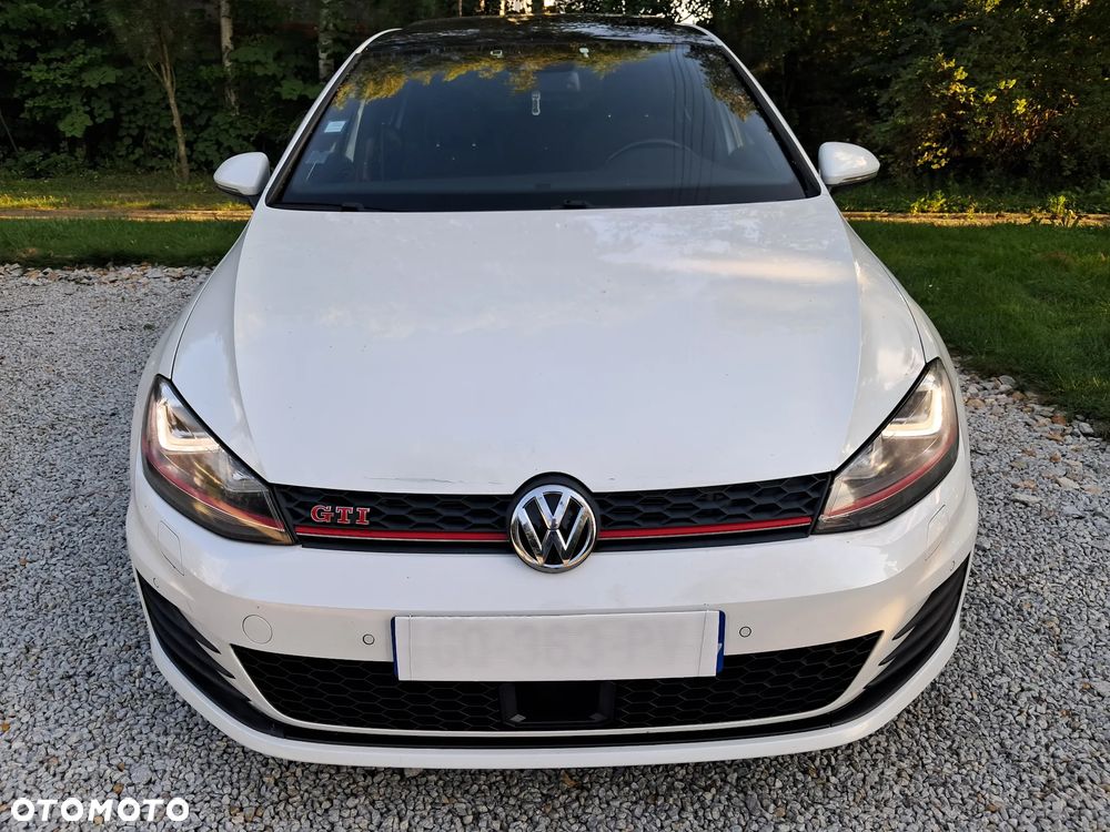Volkswagen Golf - 22