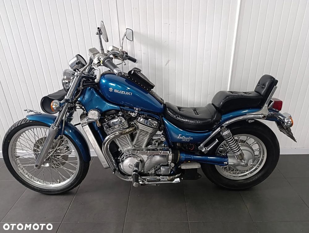 Suzuki Intruder - 7