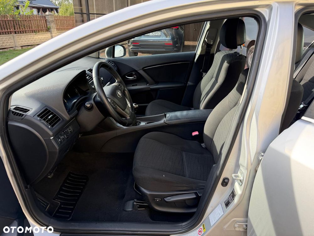 Toyota Avensis - 16