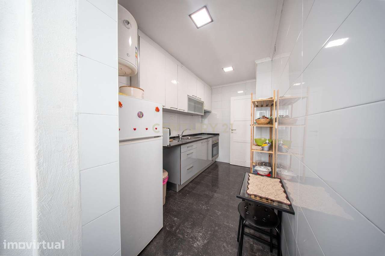 T2 a 1 minuto da estação CP | Cozinha equipada em Queluz - Grande imagem: 3/30