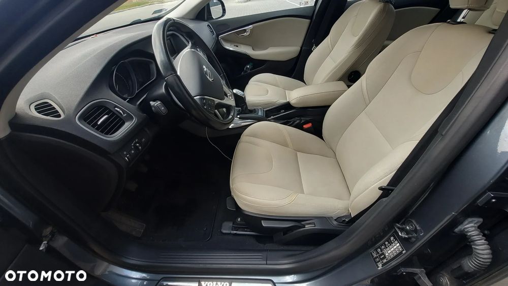 Volvo V40 T3 Momentum - 12