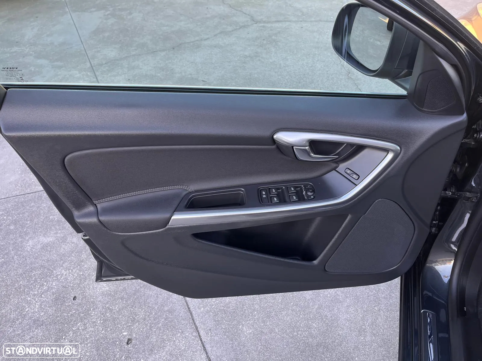 Volvo V60 1.6 D2 Momentum Eco Powershift - 22