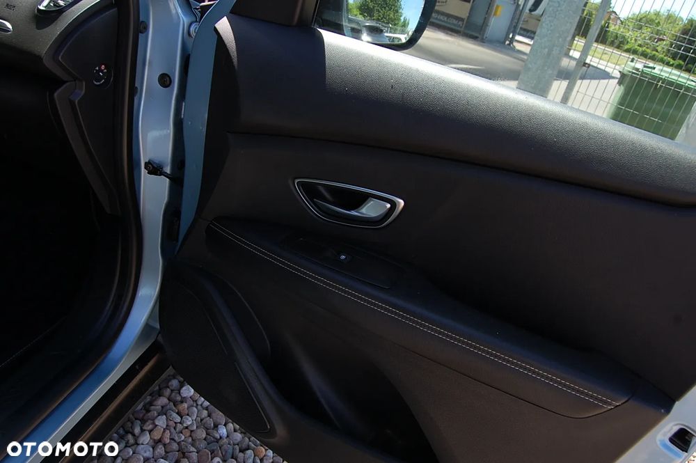 Renault Grand Scenic - 27