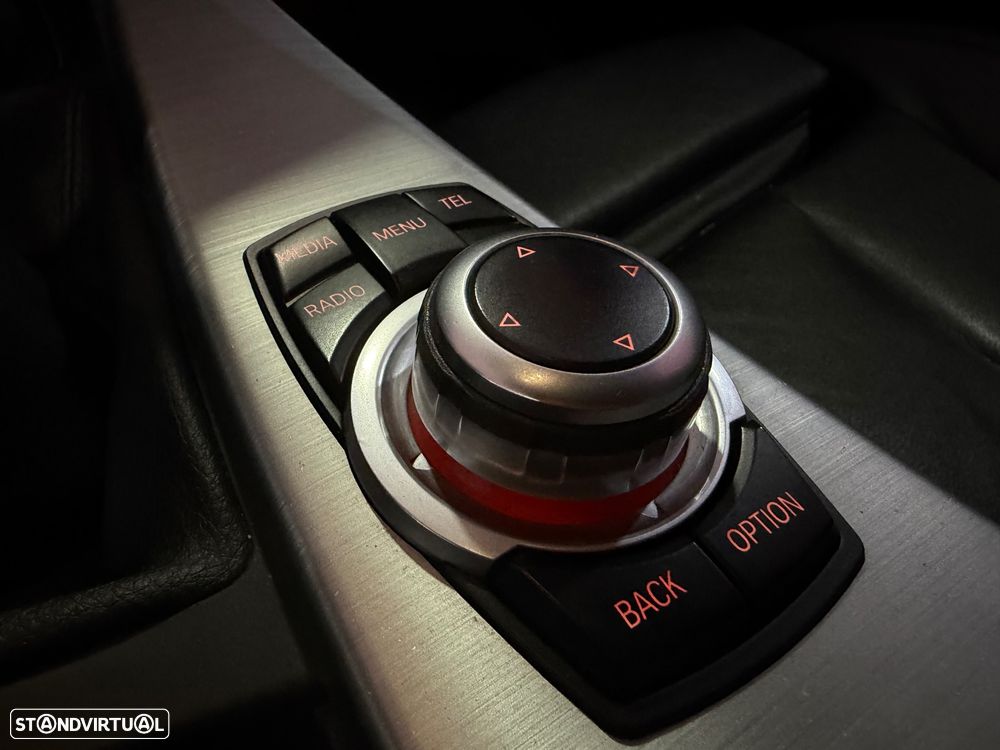 BMW 320 d xDrive Sport Line - 31