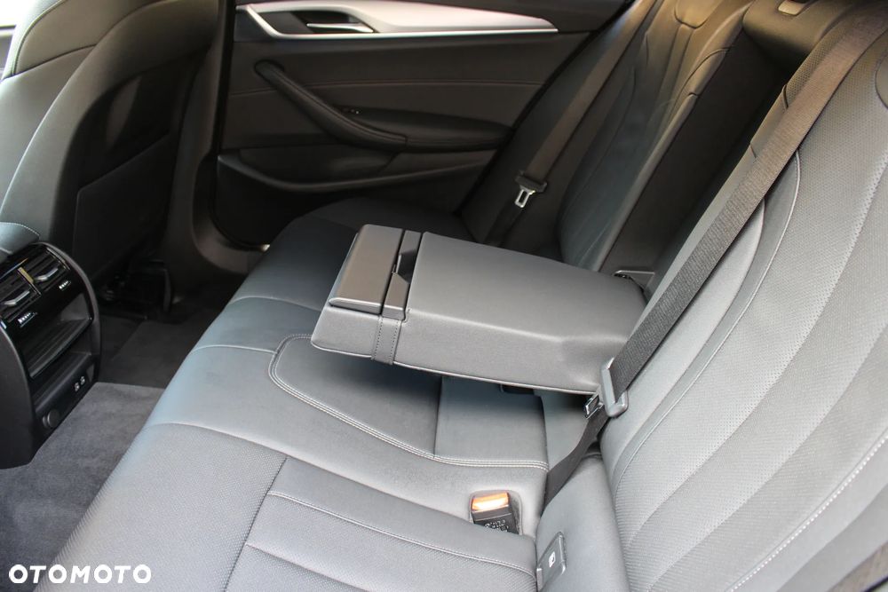 BMW Seria 5 530e Luxury Line sport - 23