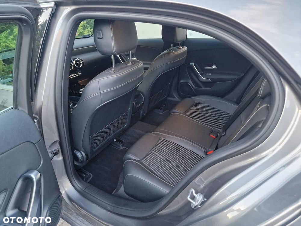Mercedes-Benz Klasa A 180 Edycja specjalna 7G-DCT - 3
