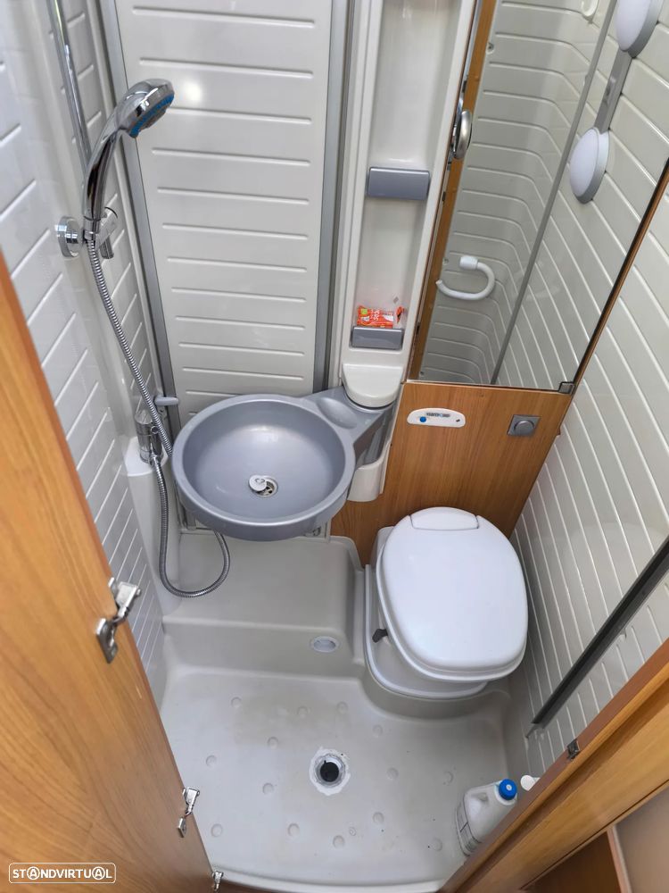 Burstner Nexxo Cama central apenas 6.8M - 10