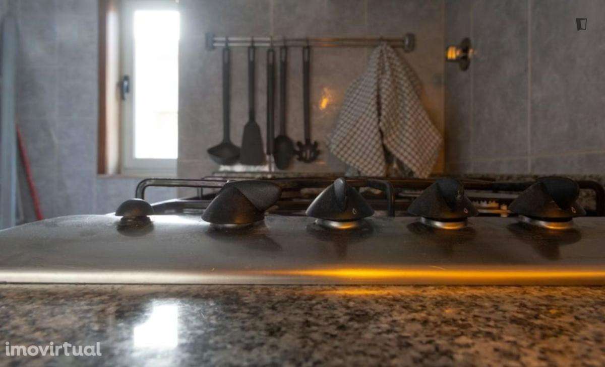 Quarto - localizado em Paranhos Porto - Grande imagem: 5/10