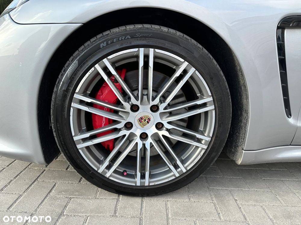 Porsche Panamera GTS - 31