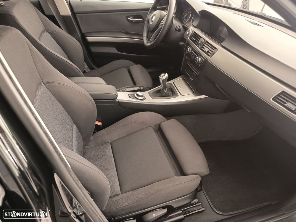 BMW 318 d Touring - 11