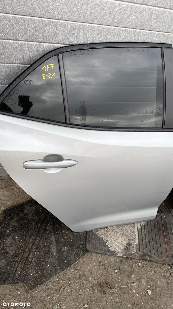 Drzwi tylne prawe Toyota Corolla E21 1F7 - 1