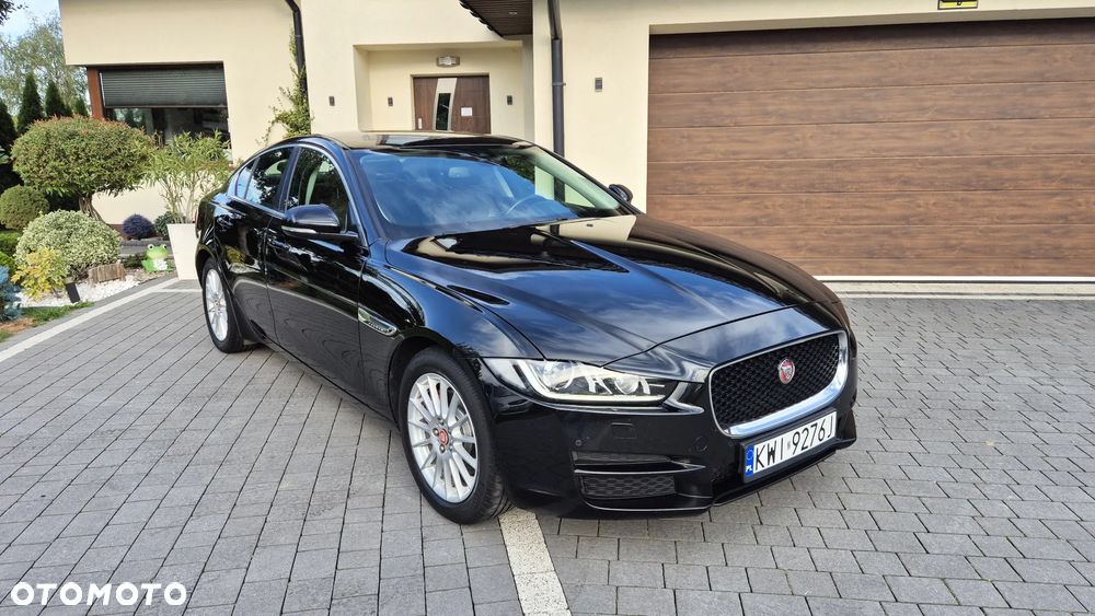Jaguar XE 2.0 D Portfolio - 31