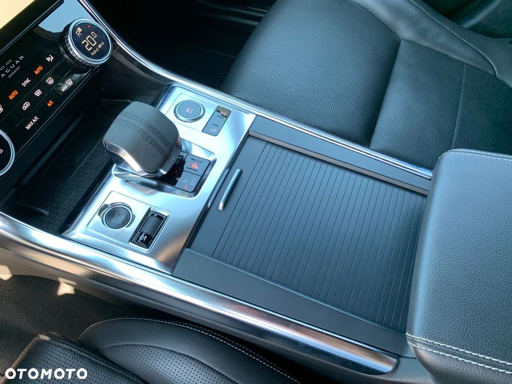 Jaguar XF 2.0 P250 R-Dynamic SE - 23