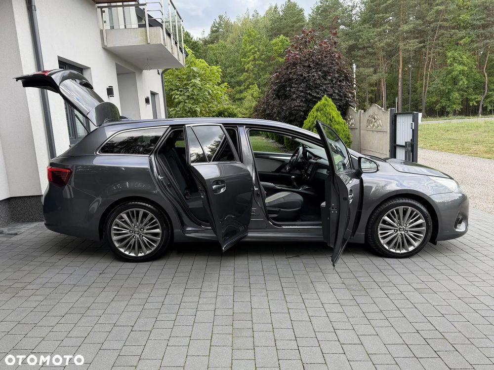 Toyota Avensis Touring Sports 1.8 Business Edition - 19