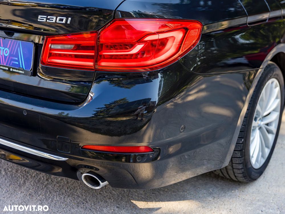 BMW Seria 5 530i Aut. Luxury Line - 34