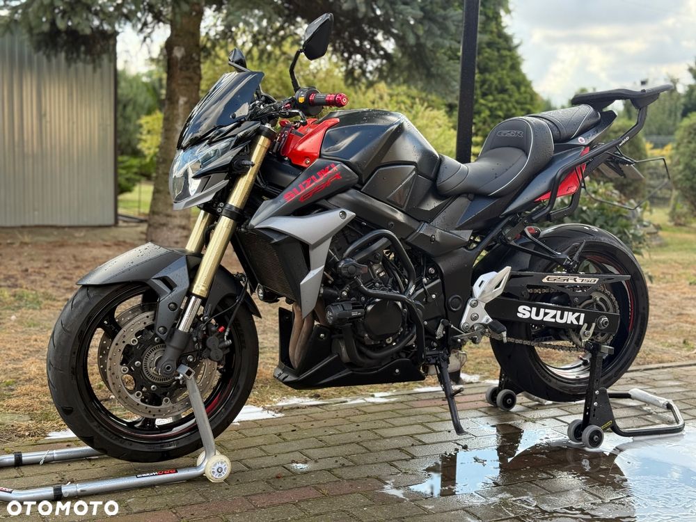 Suzuki GSR - 1
