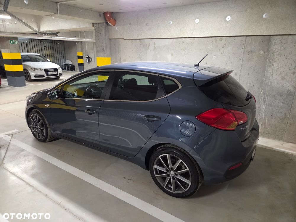 Kia Ceed 1.6 GDI Fifa World Cup Edition - 4