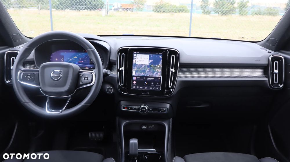 Volvo XC 40 B3 Plus Dark - 11