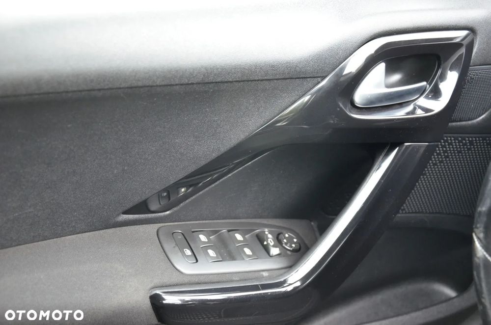 Peugeot 208 PureTech 110 Stop & Start EAT6 Allure - 23