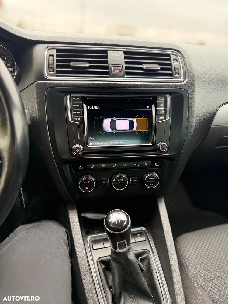 Volkswagen Jetta 2.0 TDI Comfortline - 10