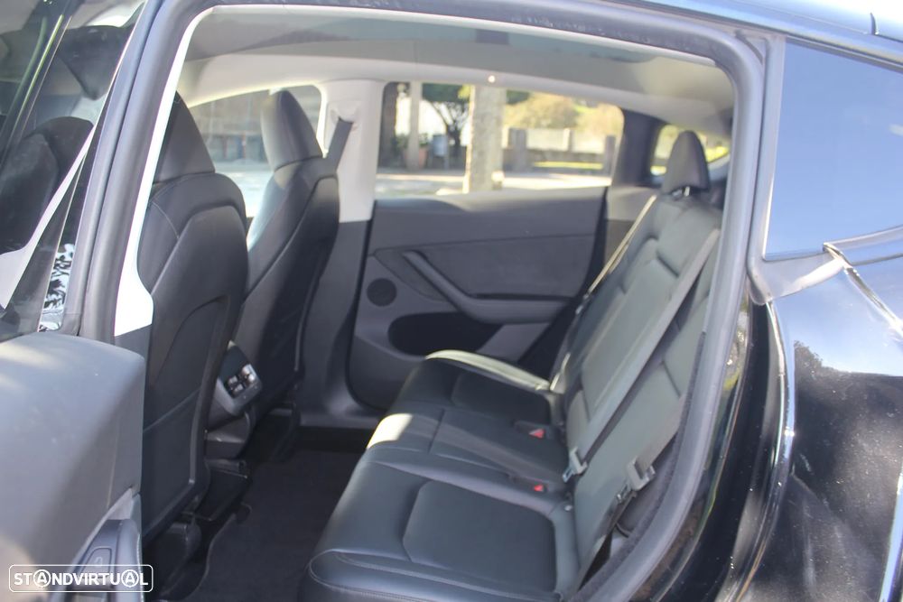 Tesla Model Y Performance Dual Motor AWD - 24