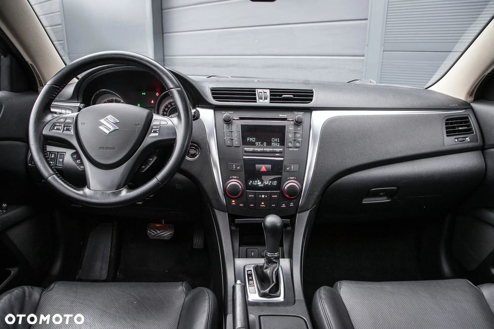 Suzuki Kizashi 2.4 Sport 4WD CVT - 29