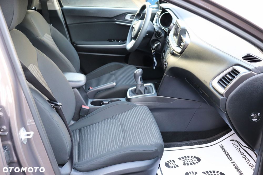 Kia Ceed - 8