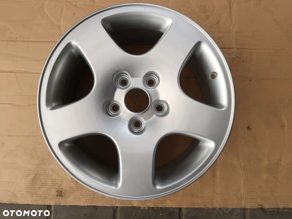 z4 Felga Audi 8D0601025C 7x16et45 - 1