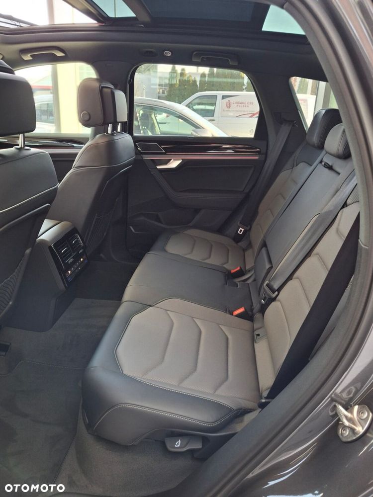 Volkswagen Touareg 3.0 V6 TDI 4Motion R-Line Final Edition - 18