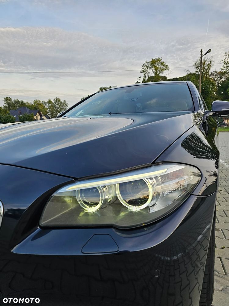 BMW Seria 5 525d xDrive - 11