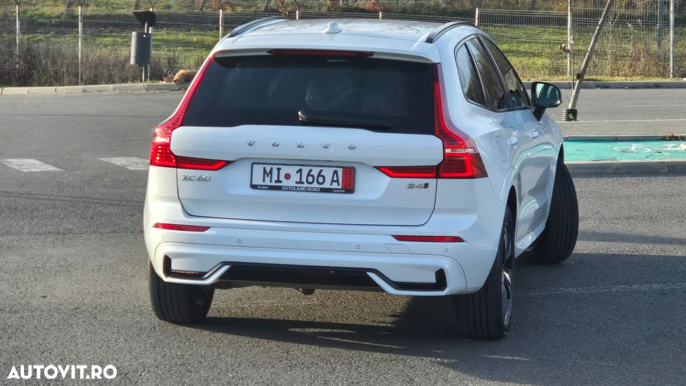 Volvo XC 60 B4 MHEV AWD R-Design - 11