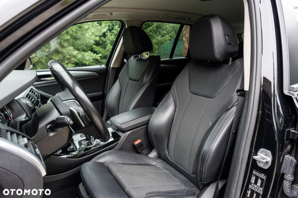 BMW X3 xDrive20d Advantage - 23