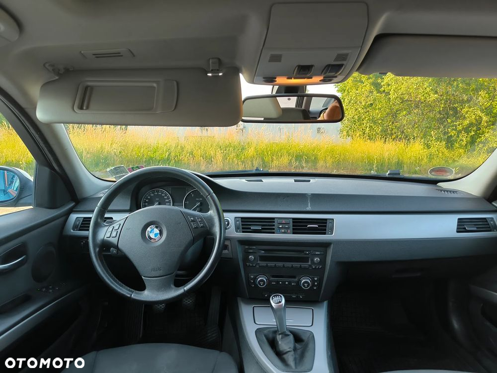 BMW Seria 3 318d DPF Touring - 15