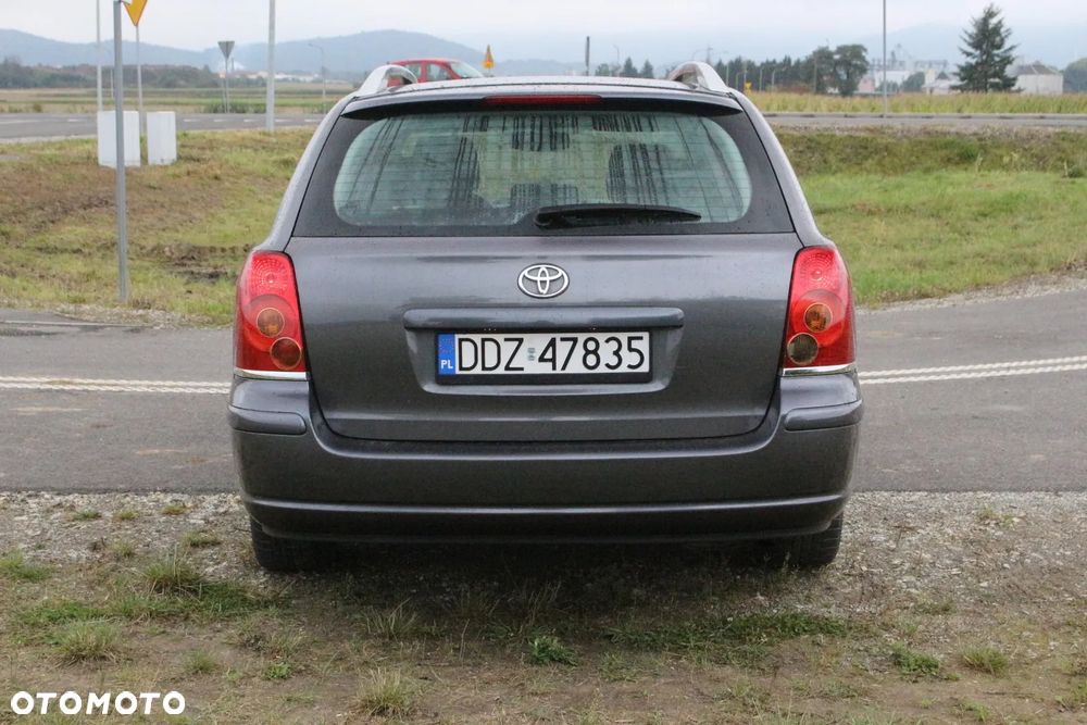 Toyota Avensis 2.0 D-4D Combi - 14