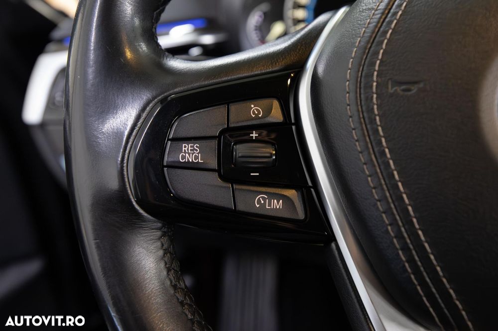 BMW Seria 5 520i AT - 17