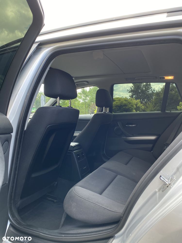 BMW Seria 3 318i - 11