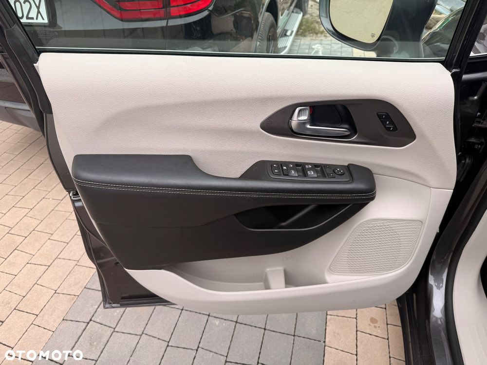 Chrysler Pacifica - 19