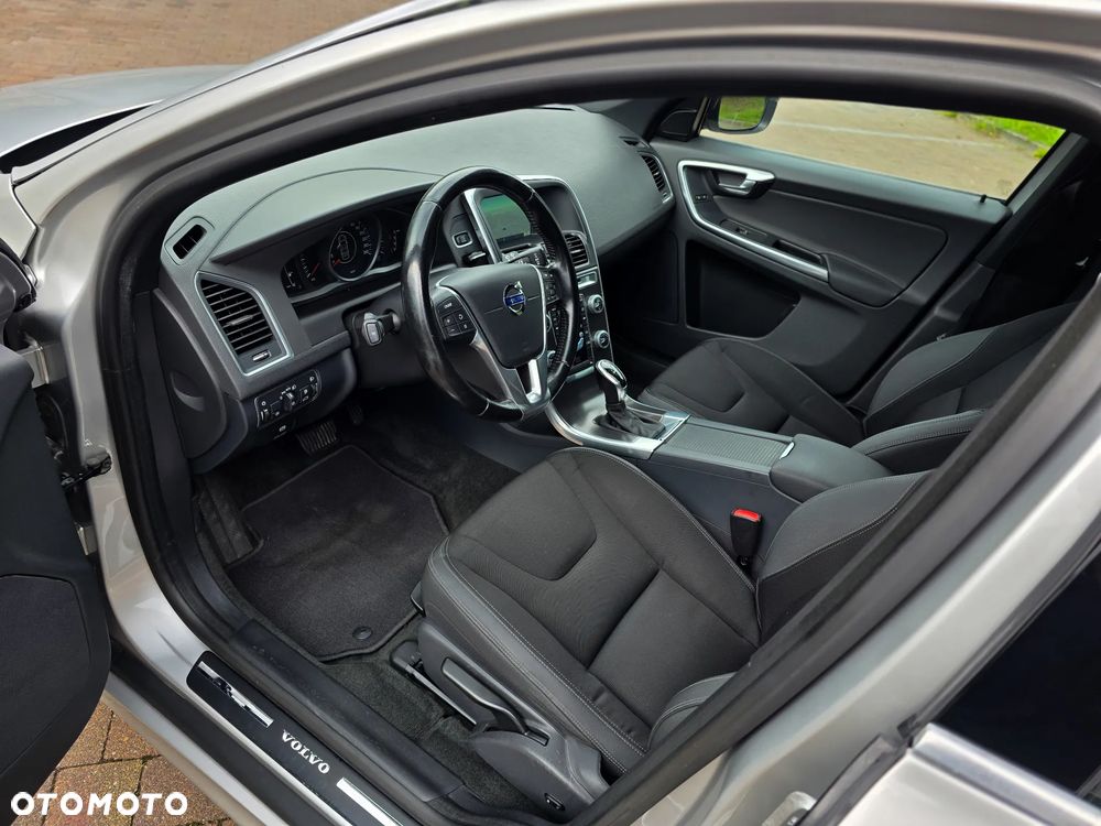 Volvo XC 60 D4 Geartronic Momentum - 14