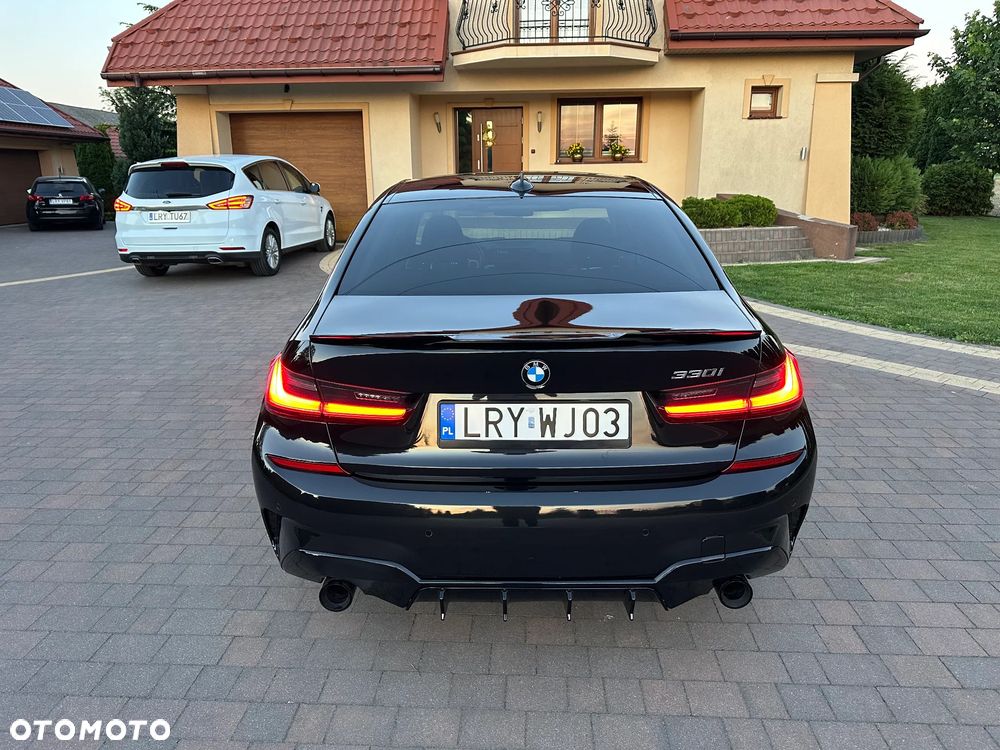 BMW Seria 3 330i M Sport - 3