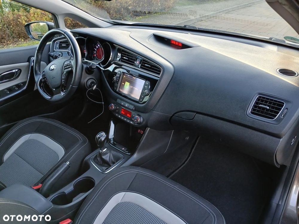 Kia Ceed 1.6 GDI Dream Team Edition - 10