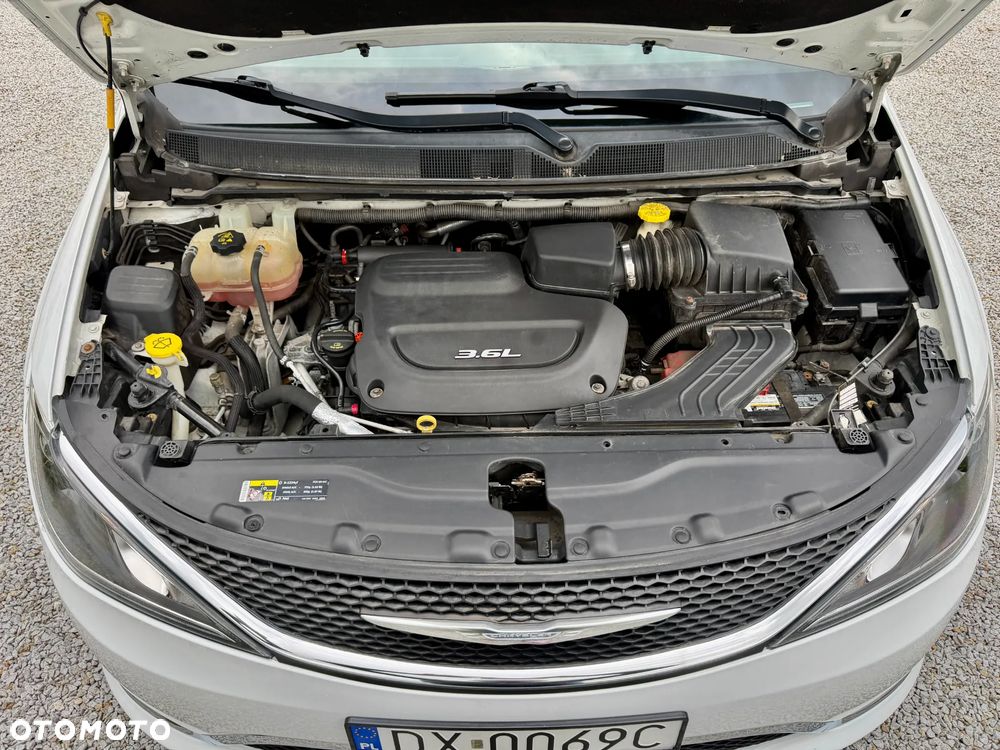 Chrysler Pacifica - 40