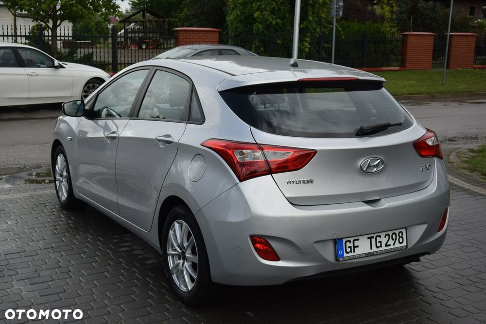 Hyundai i30 blue 1.6 GDI Trend - 10
