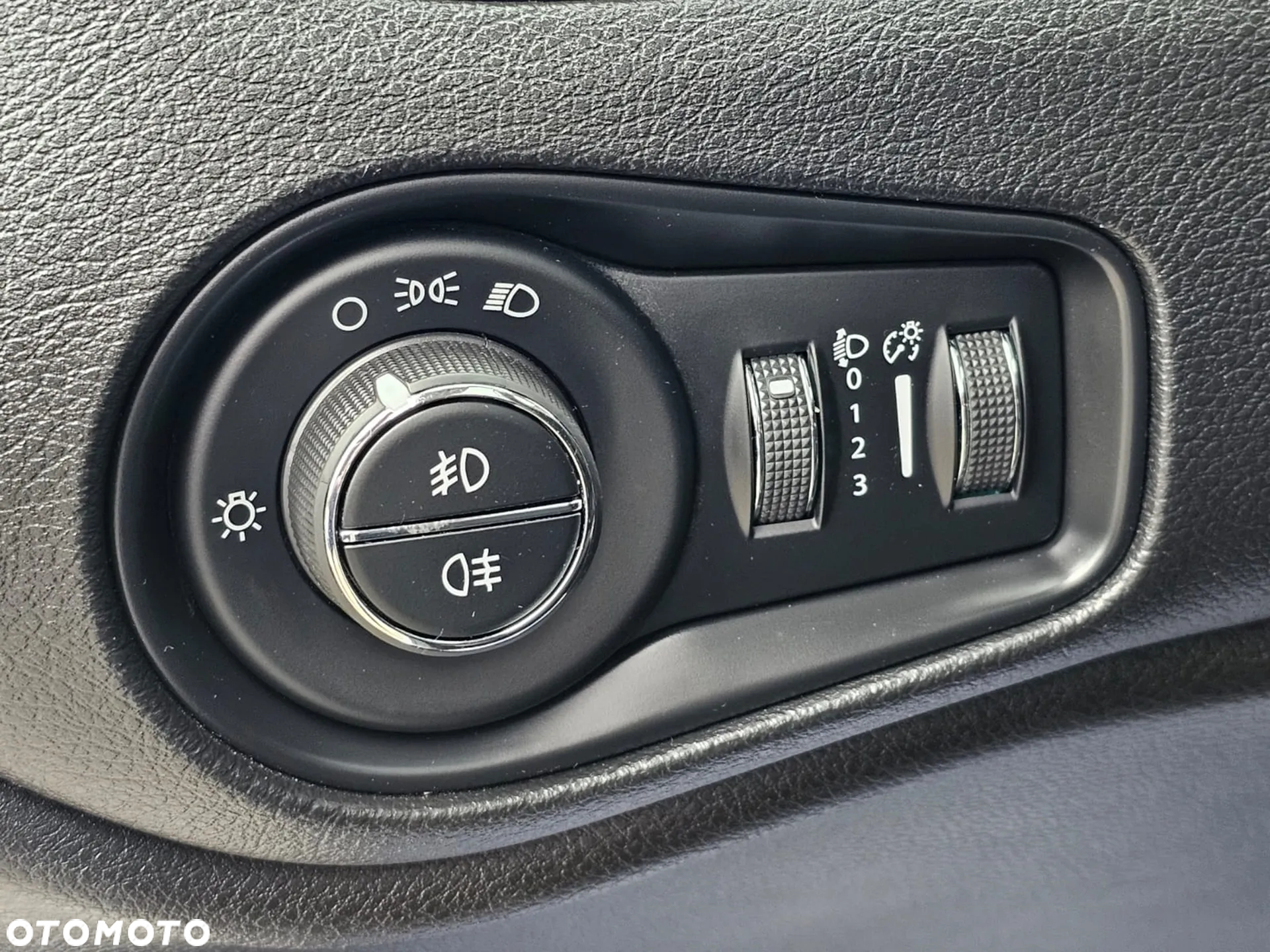 Jeep Renegade 1.4 MultiAir DSG Limited - 27