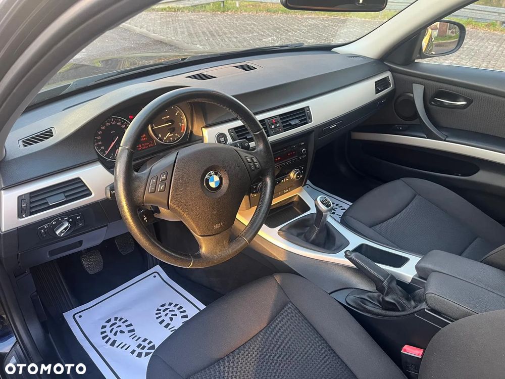 BMW Seria 3 318d DPF Touring - 20